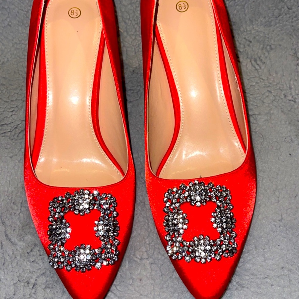 Beautiful red shoes, can be for any ocasión